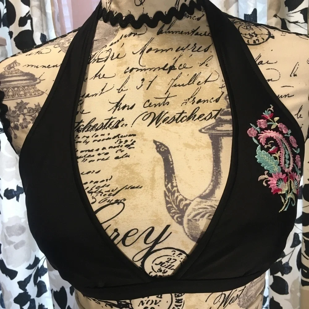Xhilaration basic black
